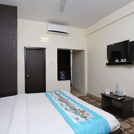 Hotel Stellar Μπουμπάνεσβαρ Εξωτερικό φωτογραφία